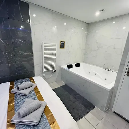 & Jacuzzi - Stade De France Saint-Denis (Seine-Saint-Denis)